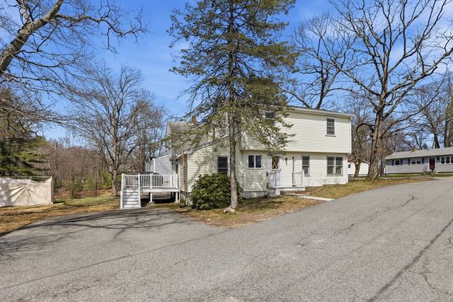 107 Pond St, Rockland, MA 02370