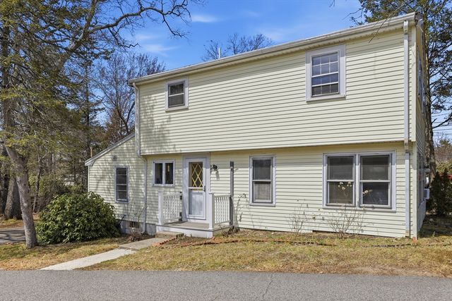 107 Pond St, Rockland, MA 02370