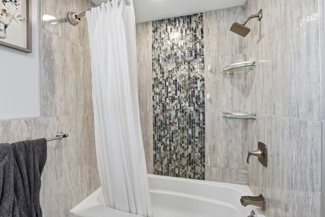 107 Pond St, Rockland, MA 02370