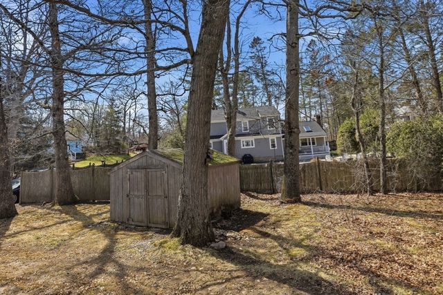 107 Pond St, Rockland, MA 02370