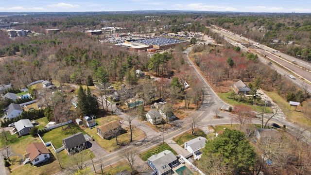 107 Pond St, Rockland, MA 02370