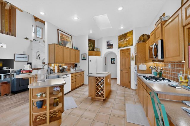 1405 Plaza Sonada NW, Albuquerque, NM 87104