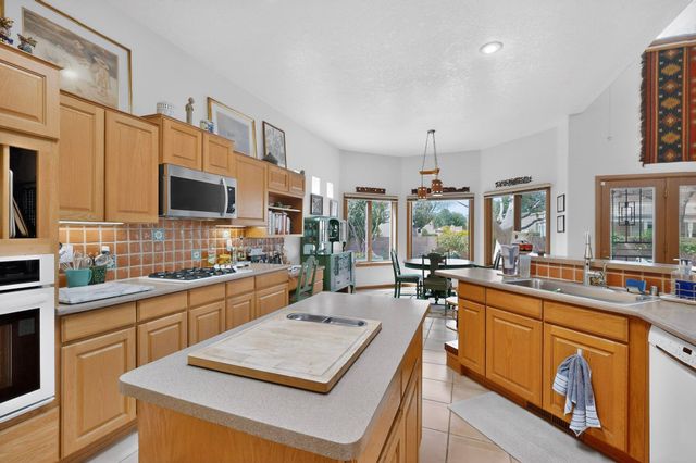 1405 Plaza Sonada NW, Albuquerque, NM 87104