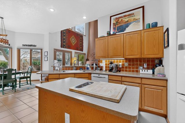 1405 Plaza Sonada NW, Albuquerque, NM 87104