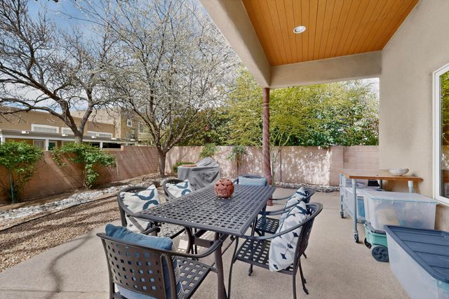 1405 Plaza Sonada NW, Albuquerque, NM 87104