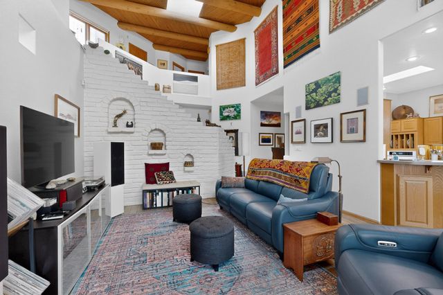 1405 Plaza Sonada NW, Albuquerque, NM 87104