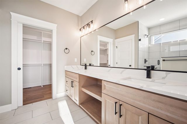 17400 North Valley Drive, Urbandale, IA 50323