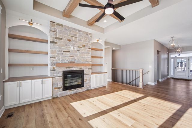 17400 North Valley Drive, Urbandale, IA 50323