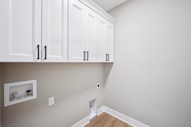 17400 North Valley Drive, Urbandale, IA 50323