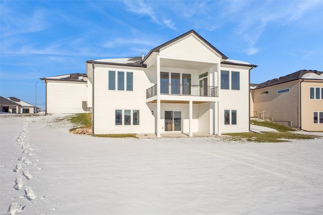 17400 North Valley Drive, Urbandale, IA 50323