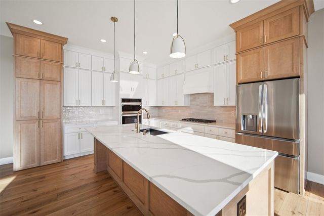 17400 North Valley Drive, Urbandale, IA 50323