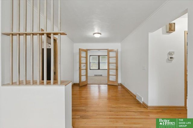 8806 Nicholas Street, Omaha, NE 68114