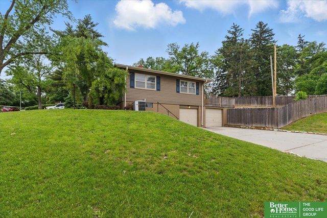 8806 Nicholas Street, Omaha, NE 68114