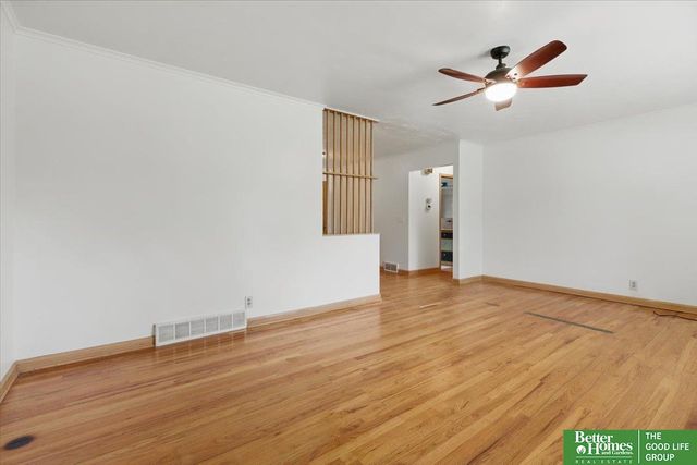 8806 Nicholas Street, Omaha, NE 68114