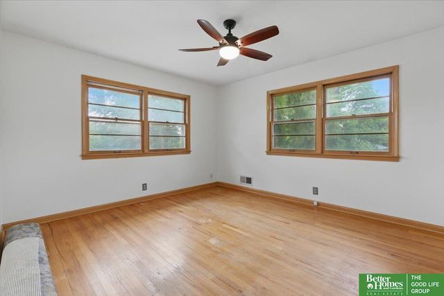 8806 Nicholas Street, Omaha, NE 68114