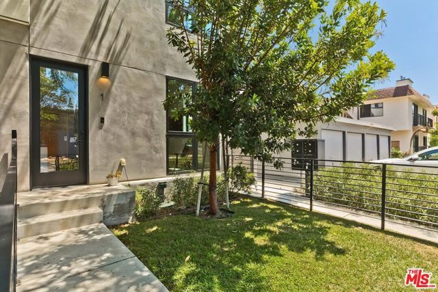 4180 Duquesne Avenue 1, Culver City, CA 90232