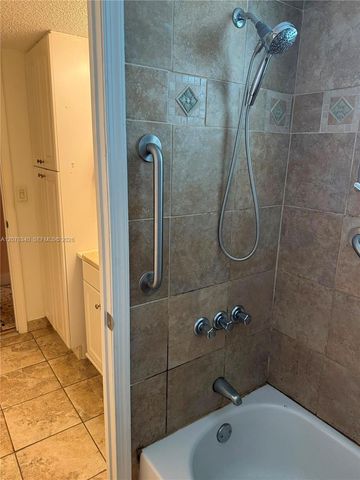 9420 Poinciana Place 206, Davie, FL 33324