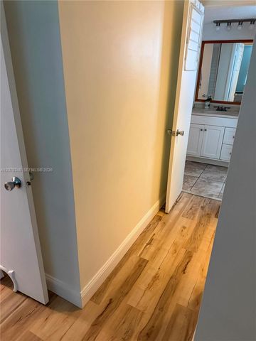 9420 Poinciana Place 206, Davie, FL 33324