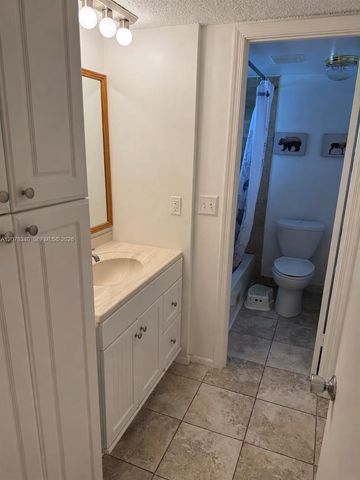 9420 Poinciana Place 206, Davie, FL 33324