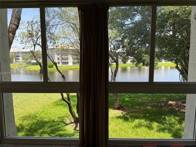 9420 Poinciana Place 206, Davie, FL 33324