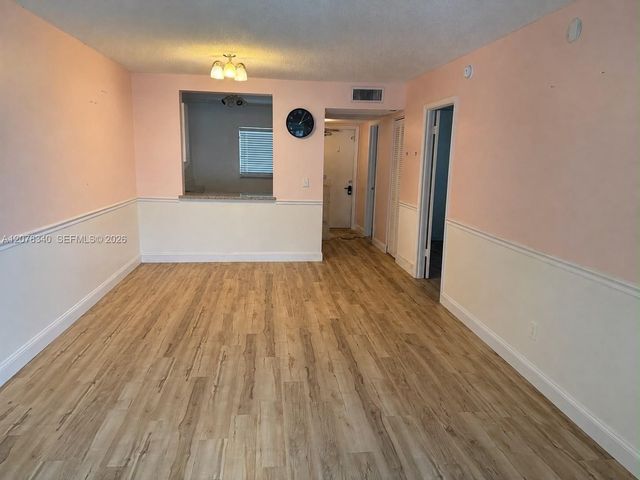 9420 Poinciana Place 206, Davie, FL 33324