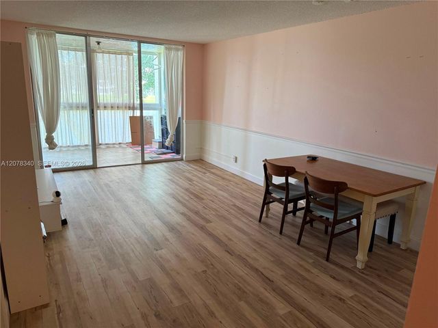 9420 Poinciana Place 206, Davie, FL 33324