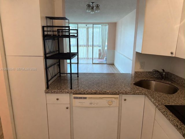 9420 Poinciana Place 206, Davie, FL 33324