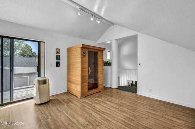 1350 Feather Way, Reno, NV 89509