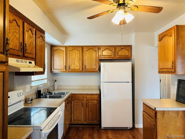 20224 Nicke Street, Clinton Township, MI 48035