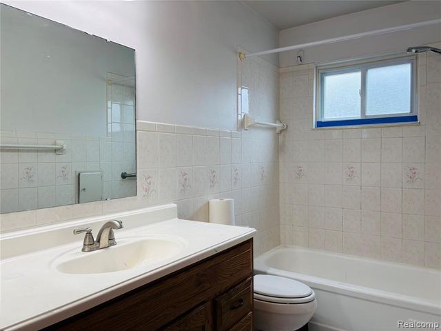 20224 Nicke Street, Clinton Township, MI 48035