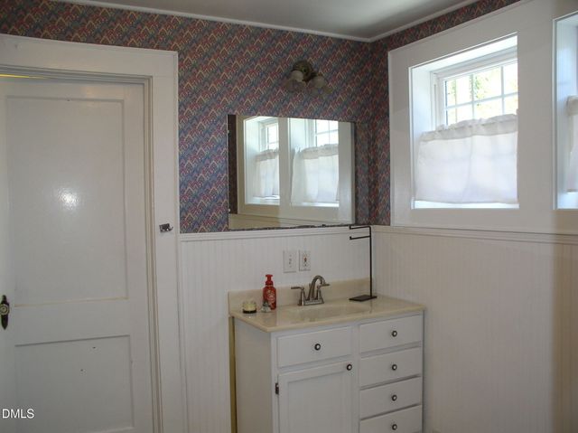 934 S Chestnut Street, Henderson, NC 27536