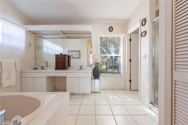 11701 Pinewood Lakes DR, Fort Myers, FL 33913