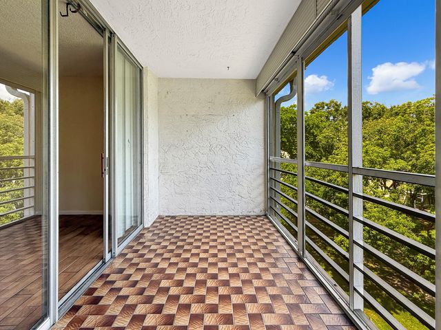 3070 NW 48TH Terrace 414, Lauderdale Lakes, FL 33313