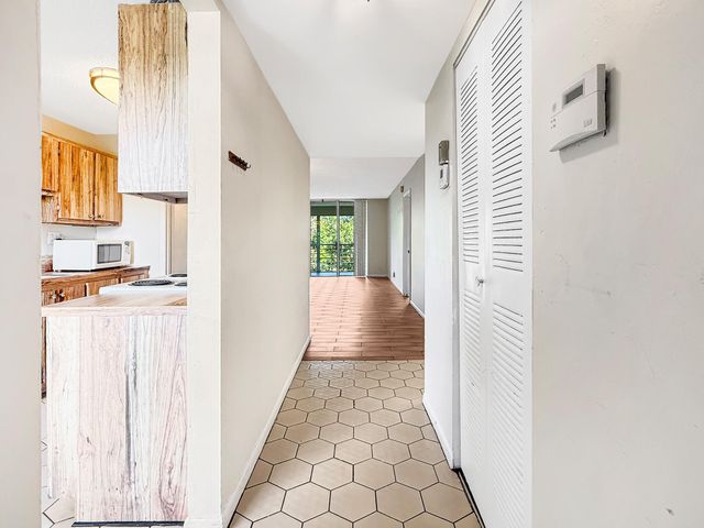 3070 NW 48TH Terrace 414, Lauderdale Lakes, FL 33313