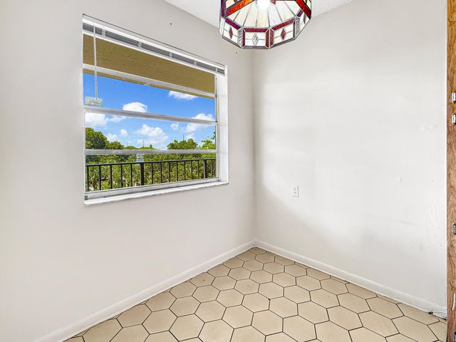 3070 NW 48TH Terrace 414, Lauderdale Lakes, FL 33313