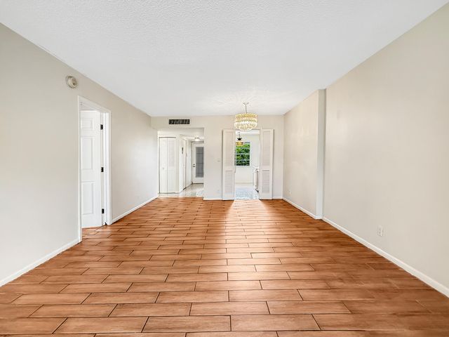 3070 NW 48TH Terrace 414, Lauderdale Lakes, FL 33313