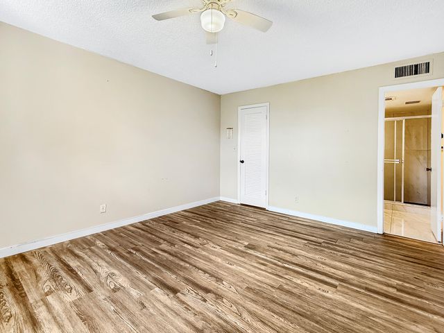 3070 NW 48TH Terrace 414, Lauderdale Lakes, FL 33313