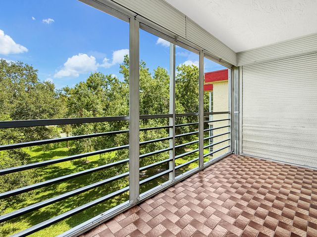 3070 NW 48TH Terrace 414, Lauderdale Lakes, FL 33313