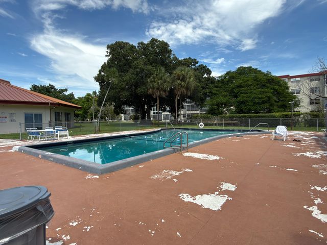 3070 NW 48TH Terrace 414, Lauderdale Lakes, FL 33313
