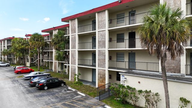 3070 NW 48TH Terrace 414, Lauderdale Lakes, FL 33313
