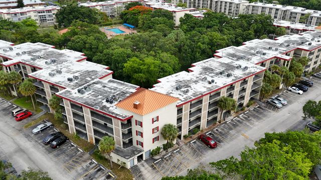 3070 NW 48TH Terrace 414, Lauderdale Lakes, FL 33313