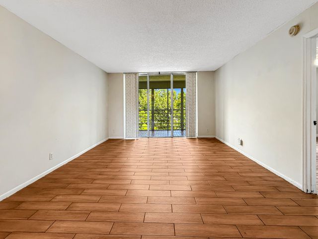 3070 NW 48TH Terrace 414, Lauderdale Lakes, FL 33313
