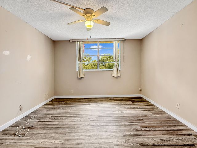 3070 NW 48TH Terrace 414, Lauderdale Lakes, FL 33313