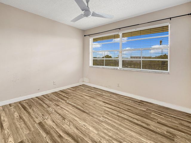 3070 NW 48TH Terrace 414, Lauderdale Lakes, FL 33313