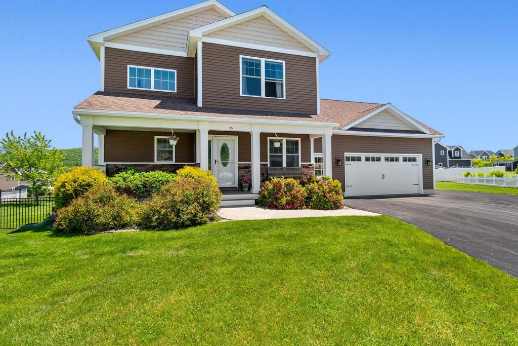 55 Over Lake Court, St. Albans Town, VT 05478