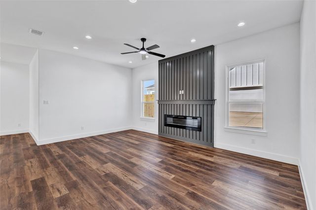 1126 Gannon Lane, Desoto, TX 75115