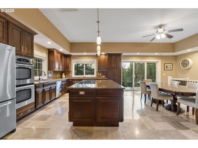 15943 Sw ENNA Ct, Portland, OR 97224