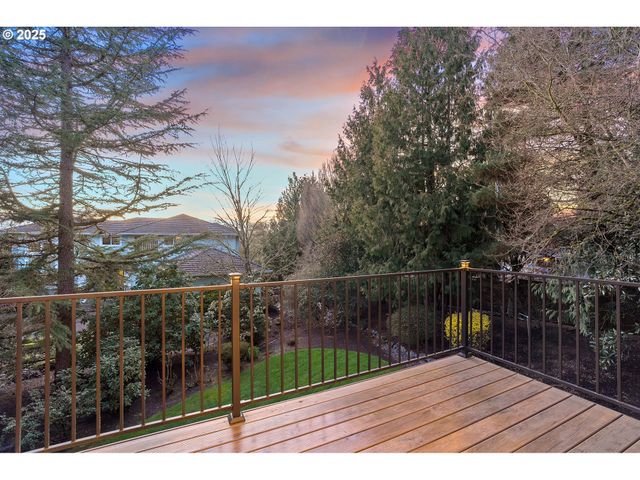 15943 Sw ENNA Ct, Portland, OR 97224