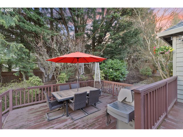 15943 Sw ENNA Ct, Portland, OR 97224