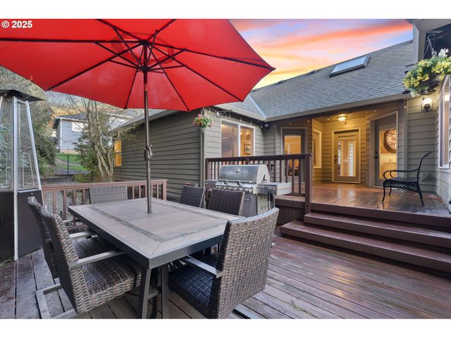 15943 Sw ENNA Ct, Portland, OR 97224